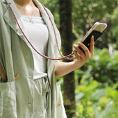 Lade das Bild in den Galerie-Viewer, Colorful parrot / Xperia L1