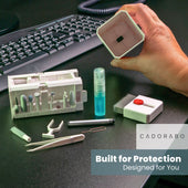 Lade das Bild in den Galerie-Viewer, Cadorabo 32-in-1 Elektronik Reinigungsset – Reinigungsstift &amp; Bürsten Für AirPods/Kopfhörer, Handy, Tablet, Laptop, Tastatur, Kamera – Bildschirmreiniger, Pinzette, SIM-Nadel, Staubentferner Etui
